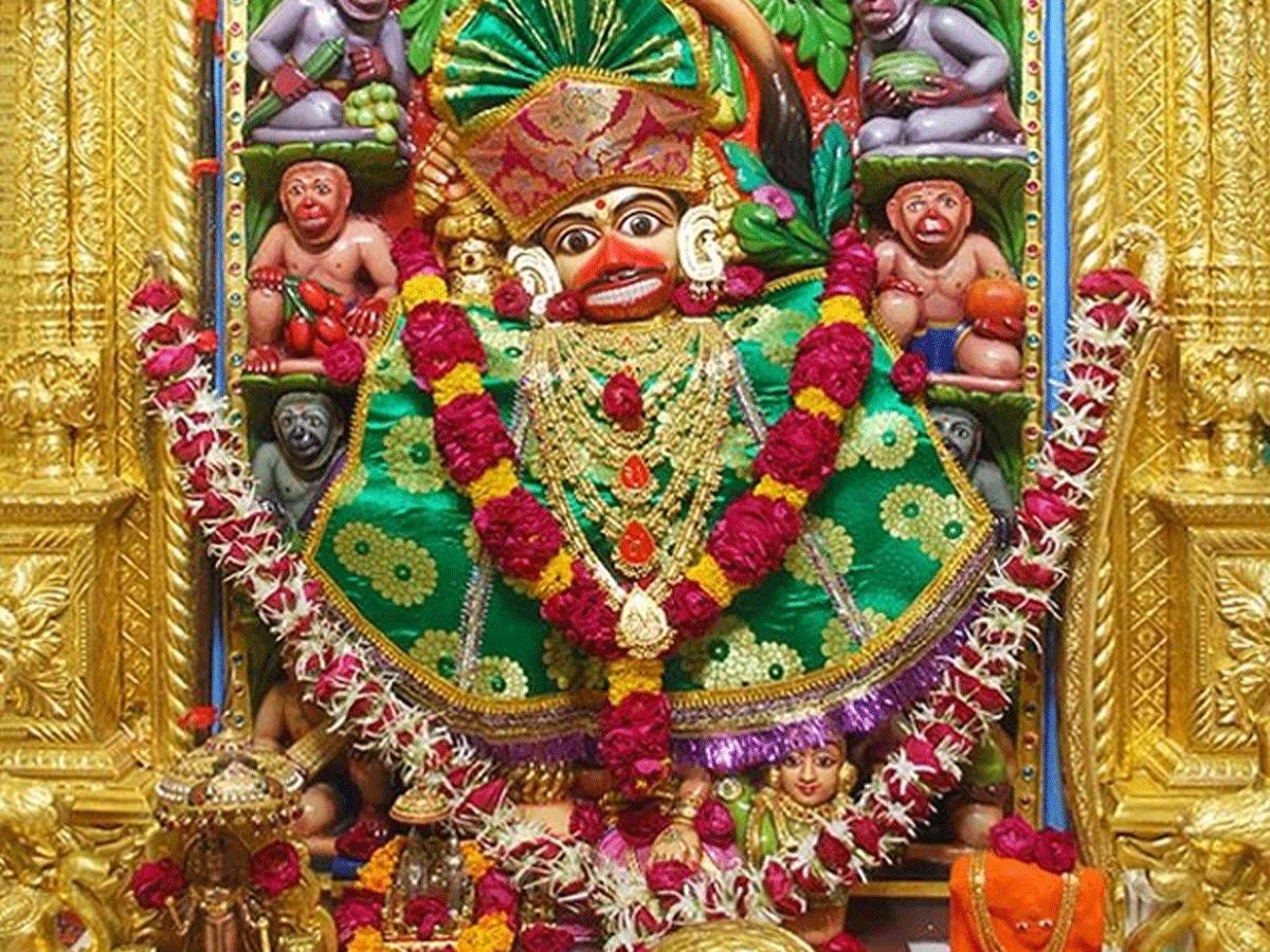 जिनके सीने विराजे सीताराम जी, उनको कहते हैं वीर हनुमान जी – Jinke Seene Viraje Sitaram Ji, Unko Kehte Hain Veer Hanuman Ji (Bhajan) Lyrics in Hindi